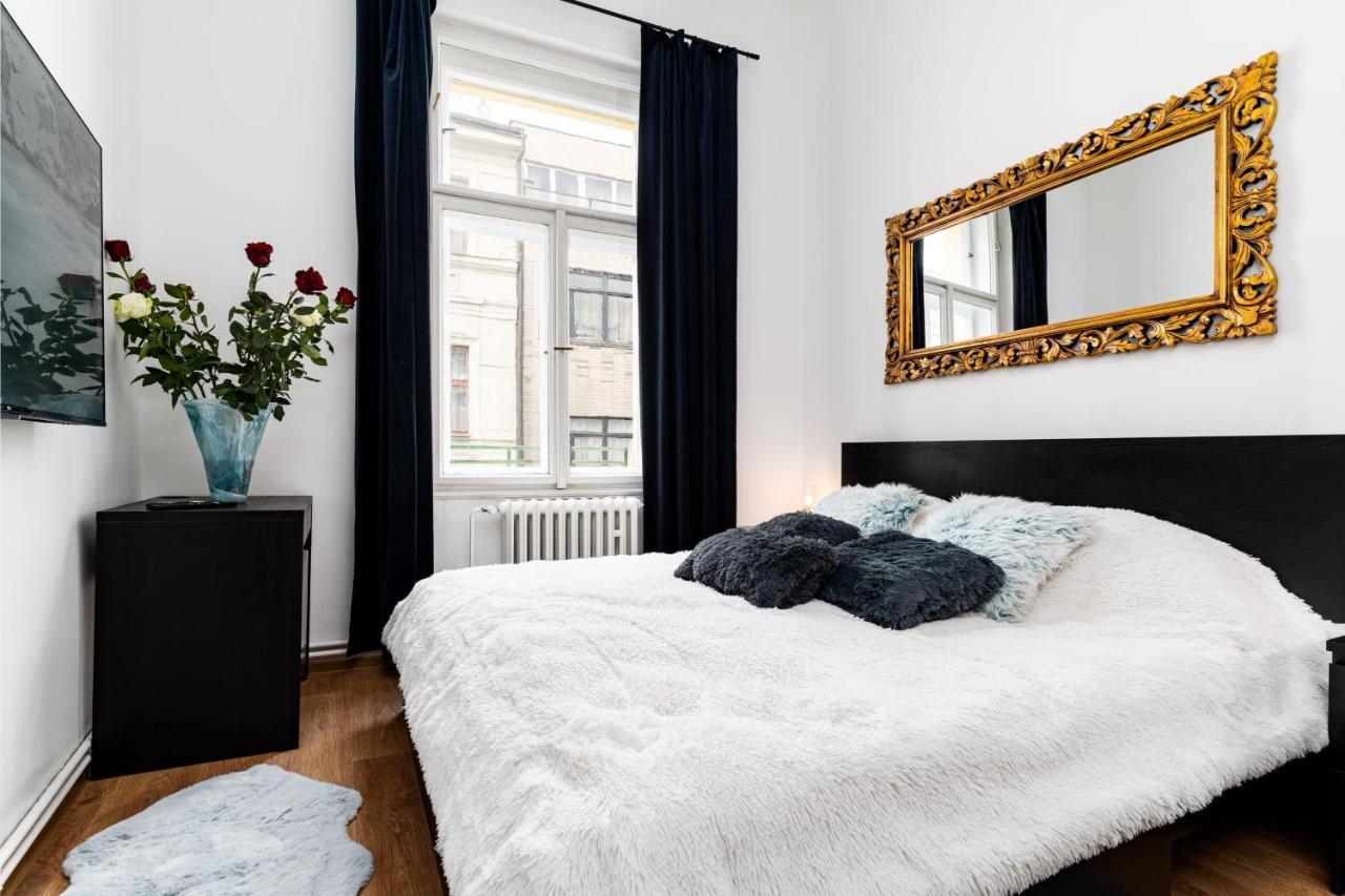 Apartment Black Gold Kingdom