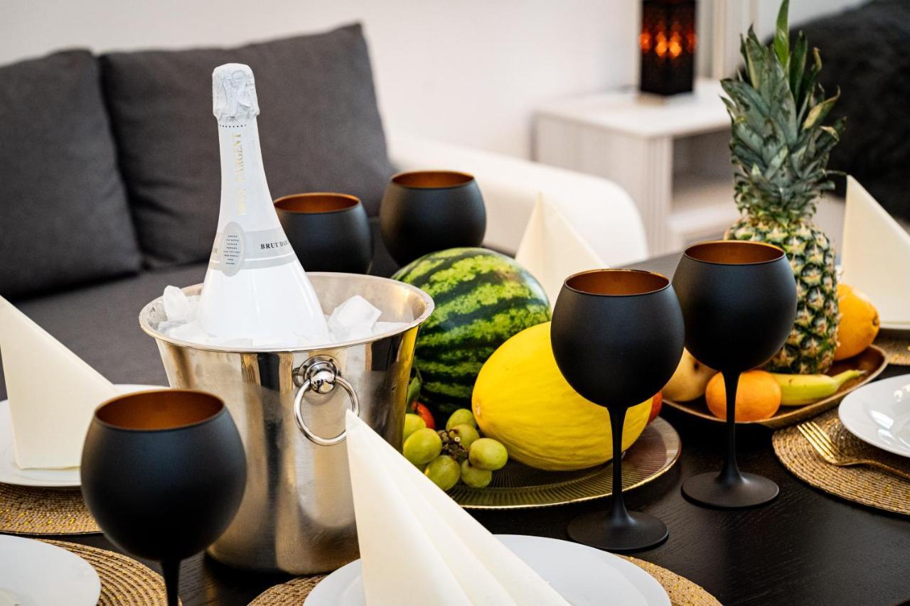 Apartment Black Gold Kingdom