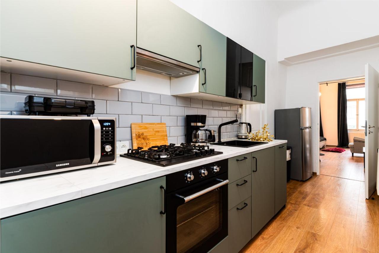 Apartment Black Gold Kingdom *