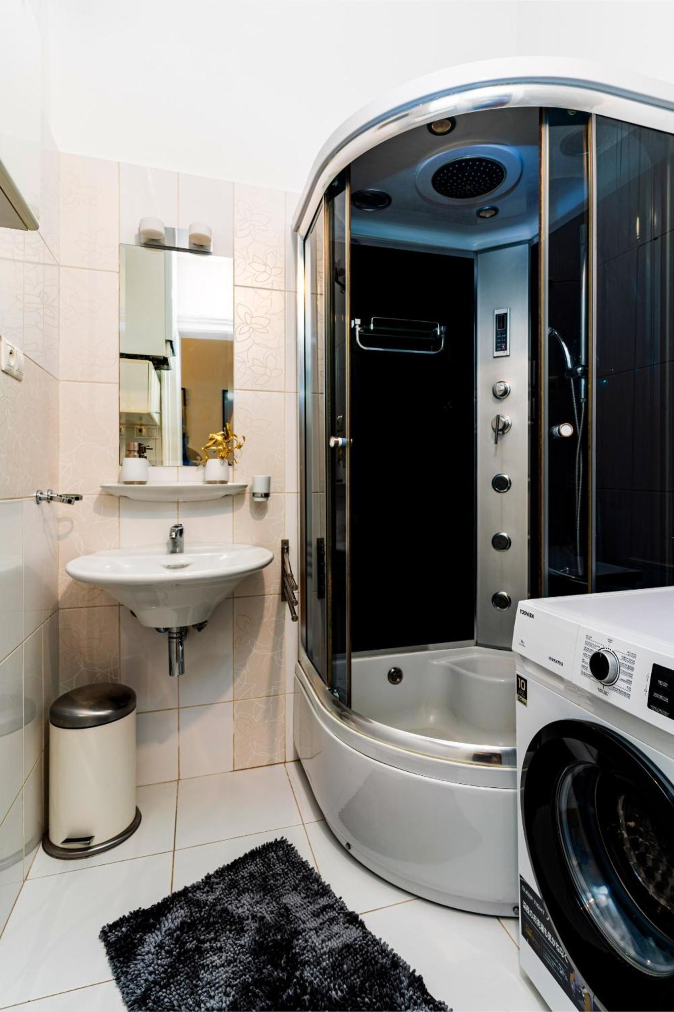 Apartment Black Gold Kingdom