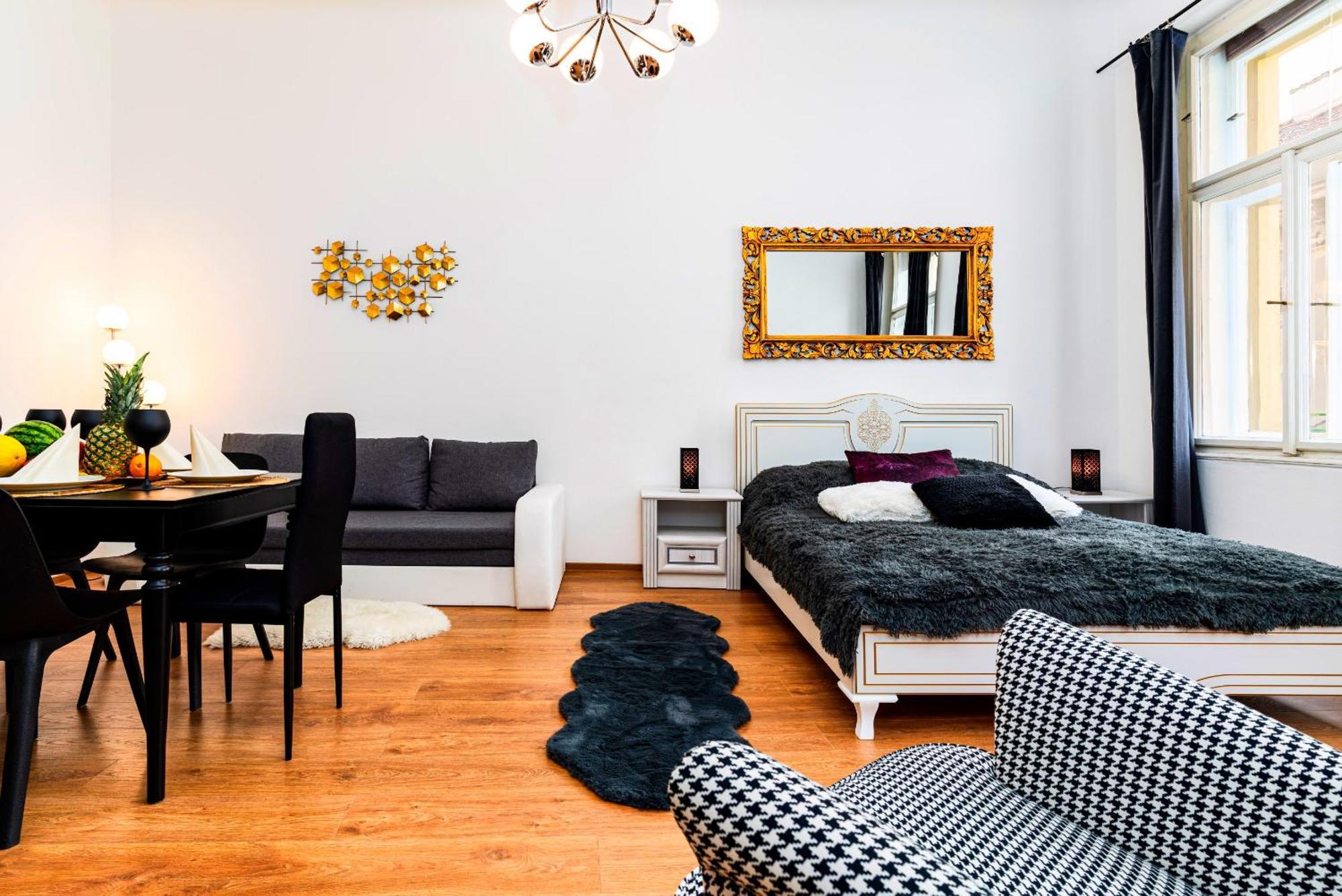 Apartment Black Gold Kingdom *