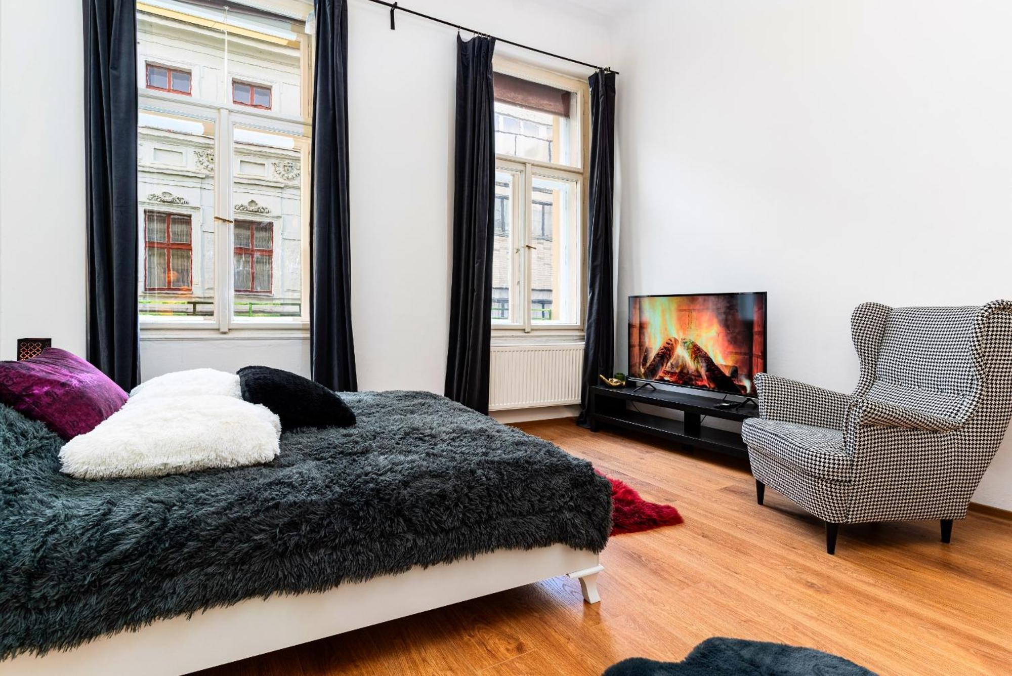 Black Gold Kingdom Apartment *